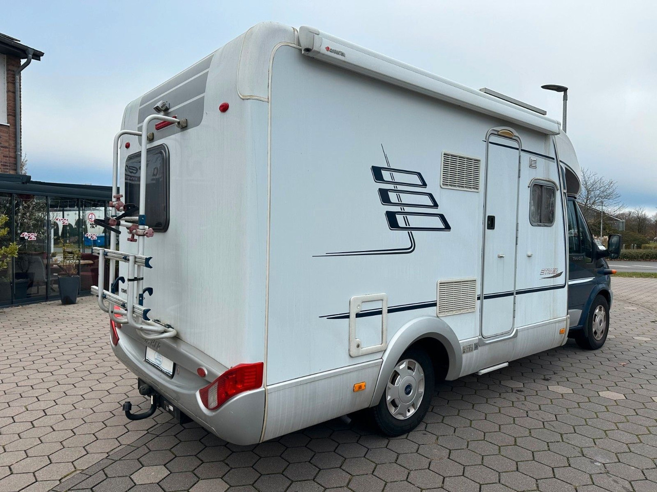 HYMER / ERIBA / HYMERCAR TRAMP T 572 CL/Festbett/Klima/Markise HYMER / ERIBA / HYMERCAR TRAMP T 572 CL/Festbett/Klima/Markise - Poolintegreeritud matkaauto: pilt 4 HYMER / ERIBA / HYMERCAR TRAMP T 572 CL/Festbett/Klima/Markise HYMER / ERIBA / HYMERCAR TRAMP T 572 CL/Festbett/Klima/Markise - Poolintegreeritud matkaauto: pilt 4