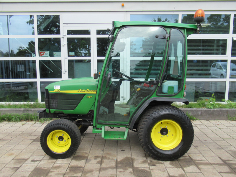 John Deere 4110 4WD 4x4 Hydrostaat Cabine - Traktor: pilt 2 John Deere 4110 4WD 4x4 Hydrostaat Cabine - Traktor: pilt 2