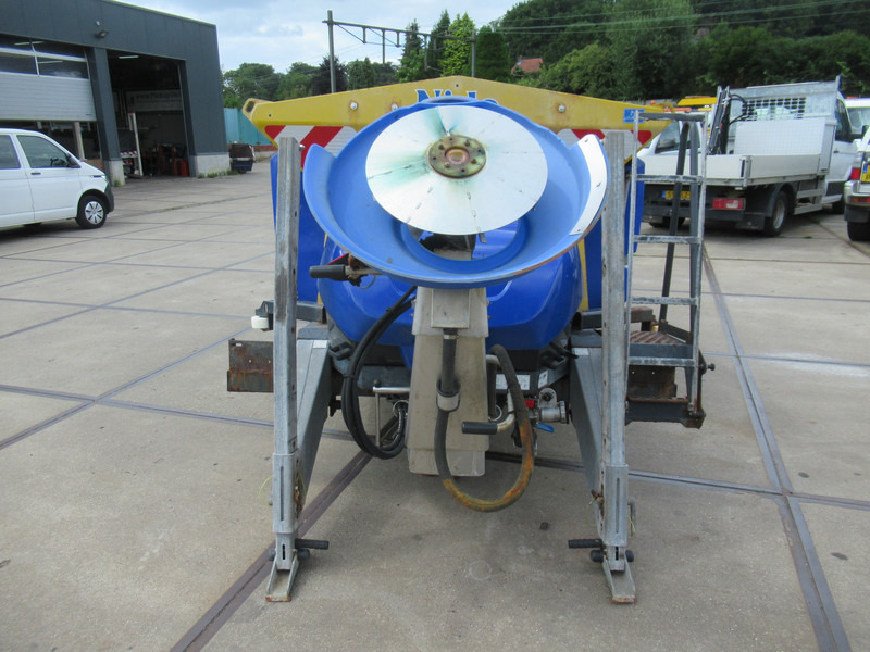 NIDO STRATOS B40-36 VCLN-490 4 M3 + 2.200L Salzstreuer HYDRO Saltspreader - Liiva-/ Soolajaotur: pilt 3 NIDO STRATOS B40-36 VCLN-490 4 M3 + 2.200L Salzstreuer HYDRO Saltspreader - Liiva-/ Soolajaotur: pilt 3