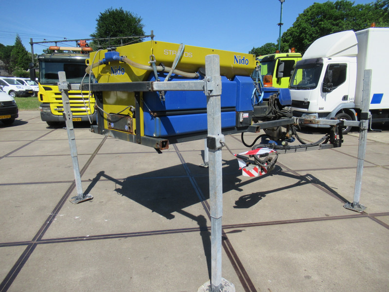 NIDO Stratos B08L-24 PCLN-350 Roto-power 0,8m3 + 350L Salzstreuer Saltspreader - Liiva-/ Soolajaotur: pilt 2 NIDO Stratos B08L-24 PCLN-350 Roto-power 0,8m3 + 350L Salzstreuer Saltspreader - Liiva-/ Soolajaotur: pilt 2
