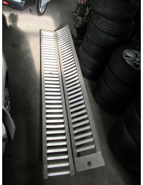 Rijplaten Rijplaten Aluminium L: 268 CM // B: 30 CM - Laadimisramp: pilt 2 Rijplaten Rijplaten Aluminium L: 268 CM // B: 30 CM - Laadimisramp: pilt 2