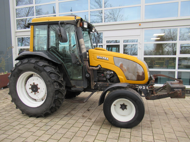 Valtra A75 4x2 + Fronthef VALMET - Traktor: pilt 4 Valtra A75 4x2 + Fronthef VALMET - Traktor: pilt 4