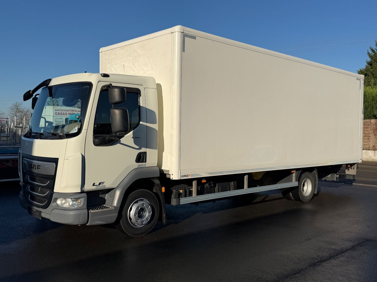 DAF LF 12.230 FA Koffer, Lbw, Ahk., 7.3m, E6, TOP - Kasti veoauto: pilt 1 DAF LF 12.230 FA Koffer, Lbw, Ahk., 7.3m, E6, TOP - Kasti veoauto: pilt 1