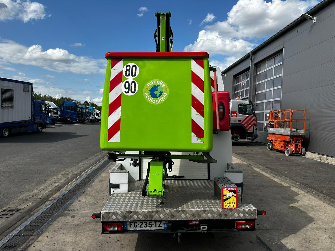 Iveco Daily 50C18 Hi-Matic/17m/Euro6/2-Punkt - Veoautolt tõusev platvorm: pilt 4 Iveco Daily 50C18 Hi-Matic/17m/Euro6/2-Punkt - Veoautolt tõusev platvorm: pilt 4