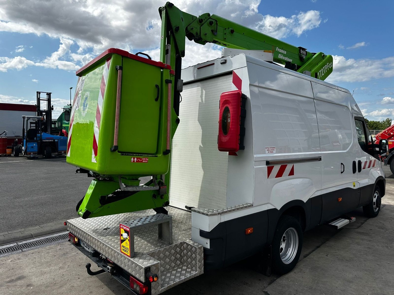 Iveco Daily 50C18 Hi-Matic/17m/Euro6/2-Punkt - Veoautolt tõusev platvorm: pilt 5 Iveco Daily 50C18 Hi-Matic/17m/Euro6/2-Punkt - Veoautolt tõusev platvorm: pilt 5