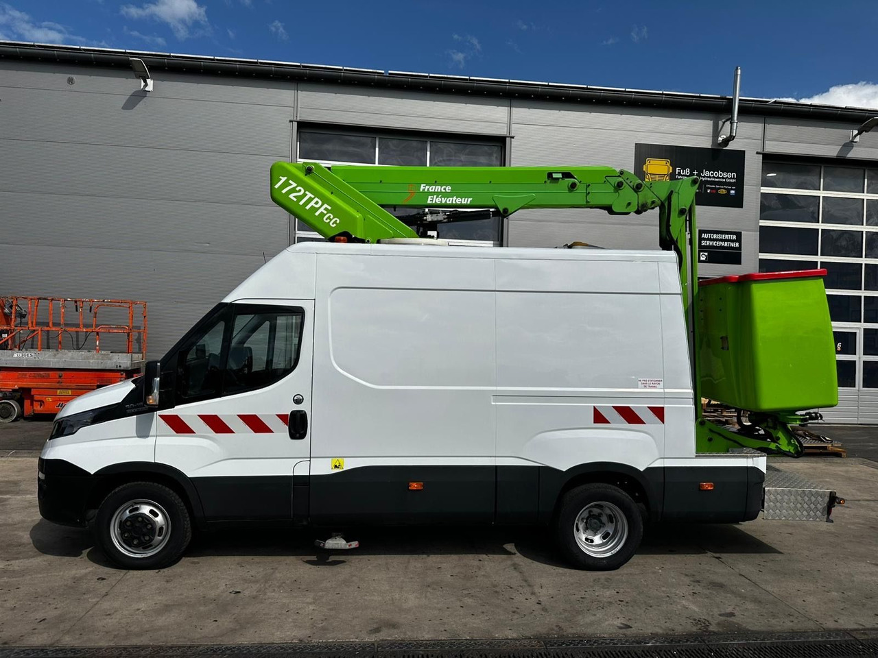 Iveco Daily 50C18 Hi-Matic/17m/Euro6/2-Punkt - Veoautolt tõusev platvorm: pilt 2 Iveco Daily 50C18 Hi-Matic/17m/Euro6/2-Punkt - Veoautolt tõusev platvorm: pilt 2