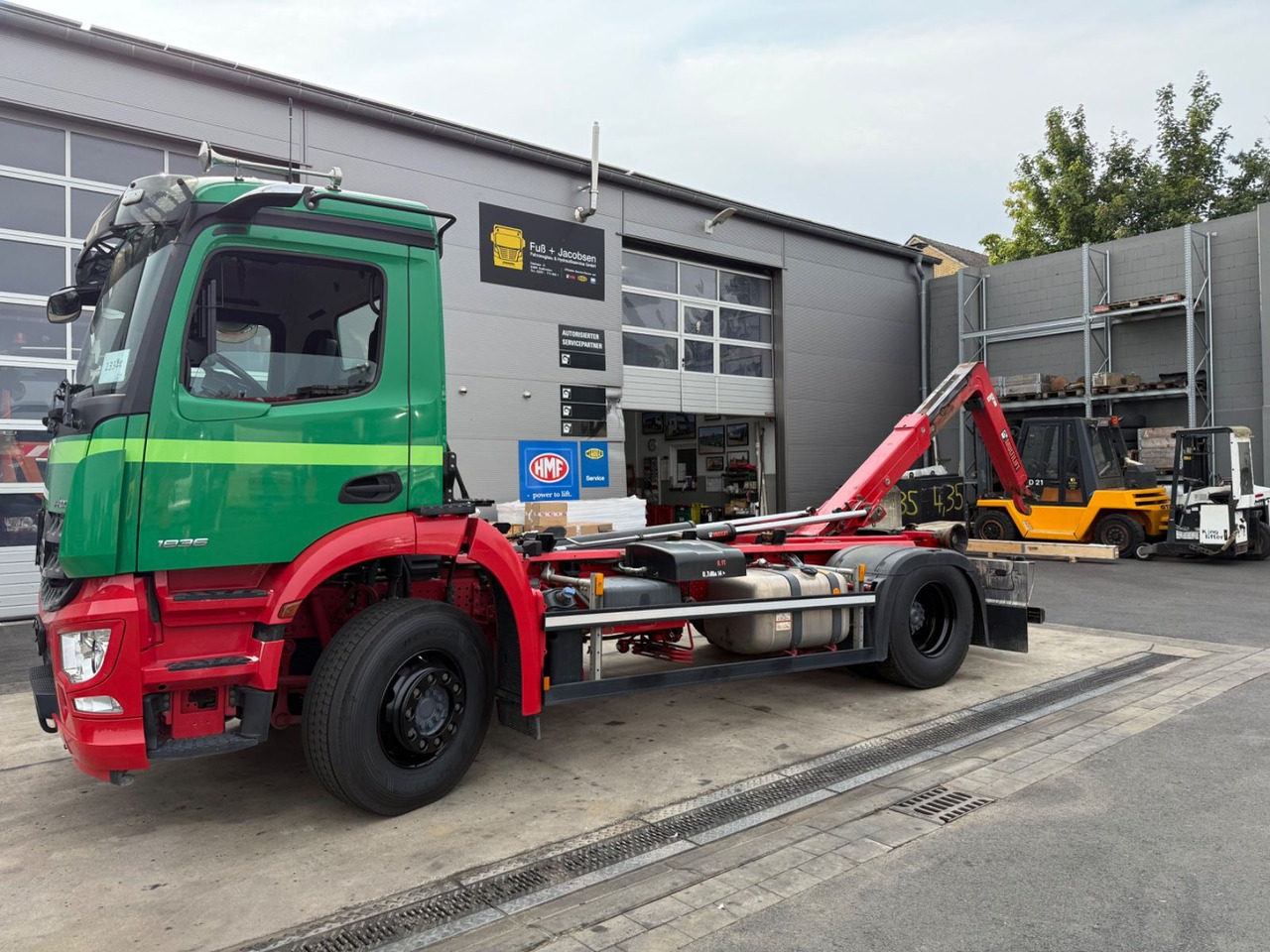 Mercedes-Benz Arocs 1836/10,7L/Hiab Ultima 14S/4x2/Autom./Top - Konkstõstukiga veoauto: pilt 3 Mercedes-Benz Arocs 1836/10,7L/Hiab Ultima 14S/4x2/Autom./Top - Konkstõstukiga veoauto: pilt 3