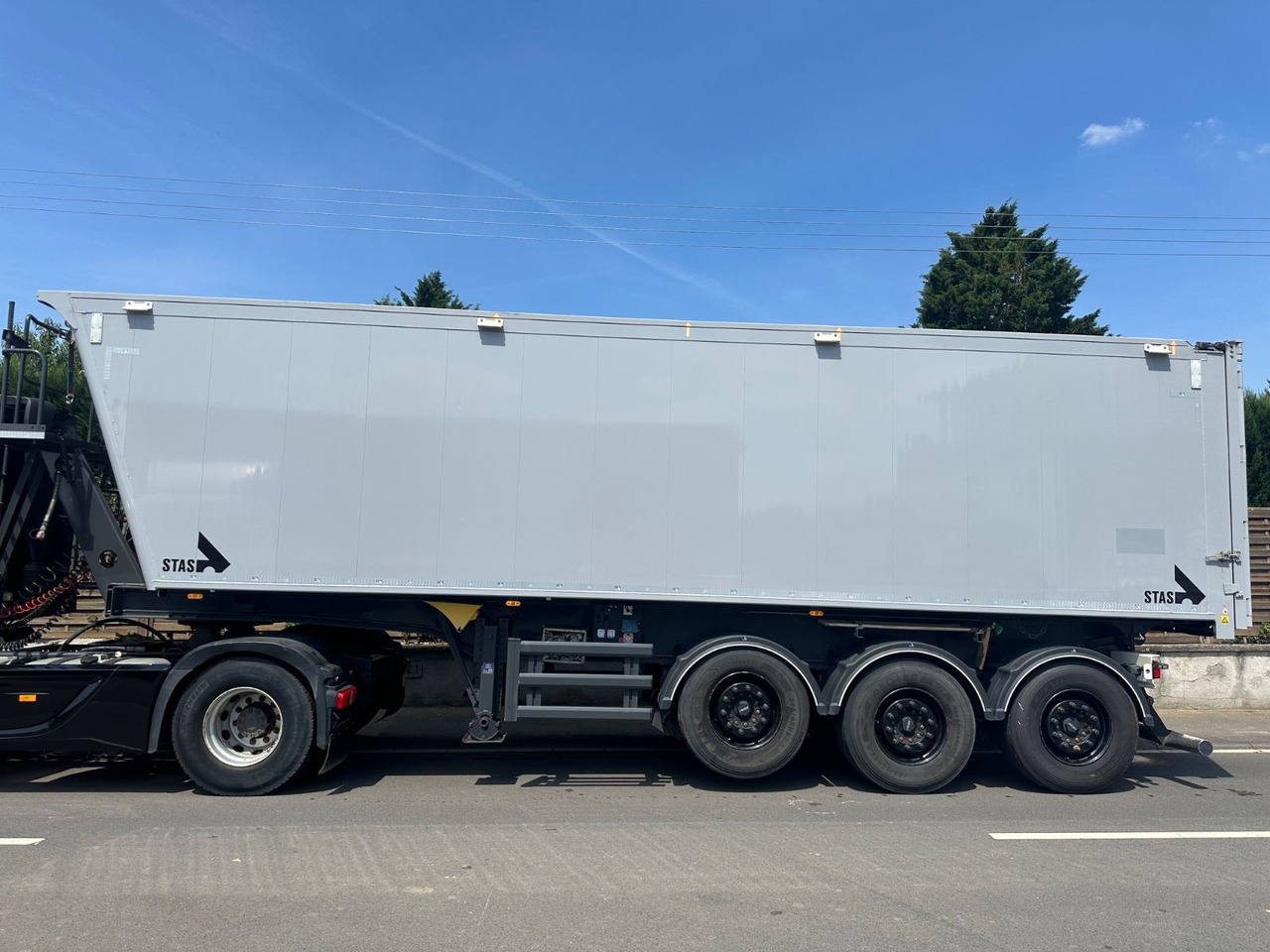 Stas S300CX/AgroSTAR/49m³/2x Lift/ Alu - Kallur-poolhaagis: pilt 1 Stas S300CX/AgroSTAR/49m³/2x Lift/ Alu - Kallur-poolhaagis: pilt 1