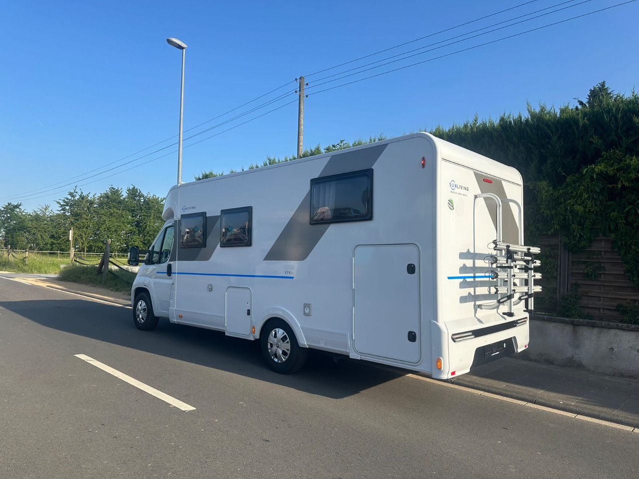 Sun Living S 75 SL XTRA Hubbett/Solar/Panorama/Markise - Poolintegreeritud matkaauto: pilt 2 Sun Living S 75 SL XTRA Hubbett/Solar/Panorama/Markise - Poolintegreeritud matkaauto: pilt 2