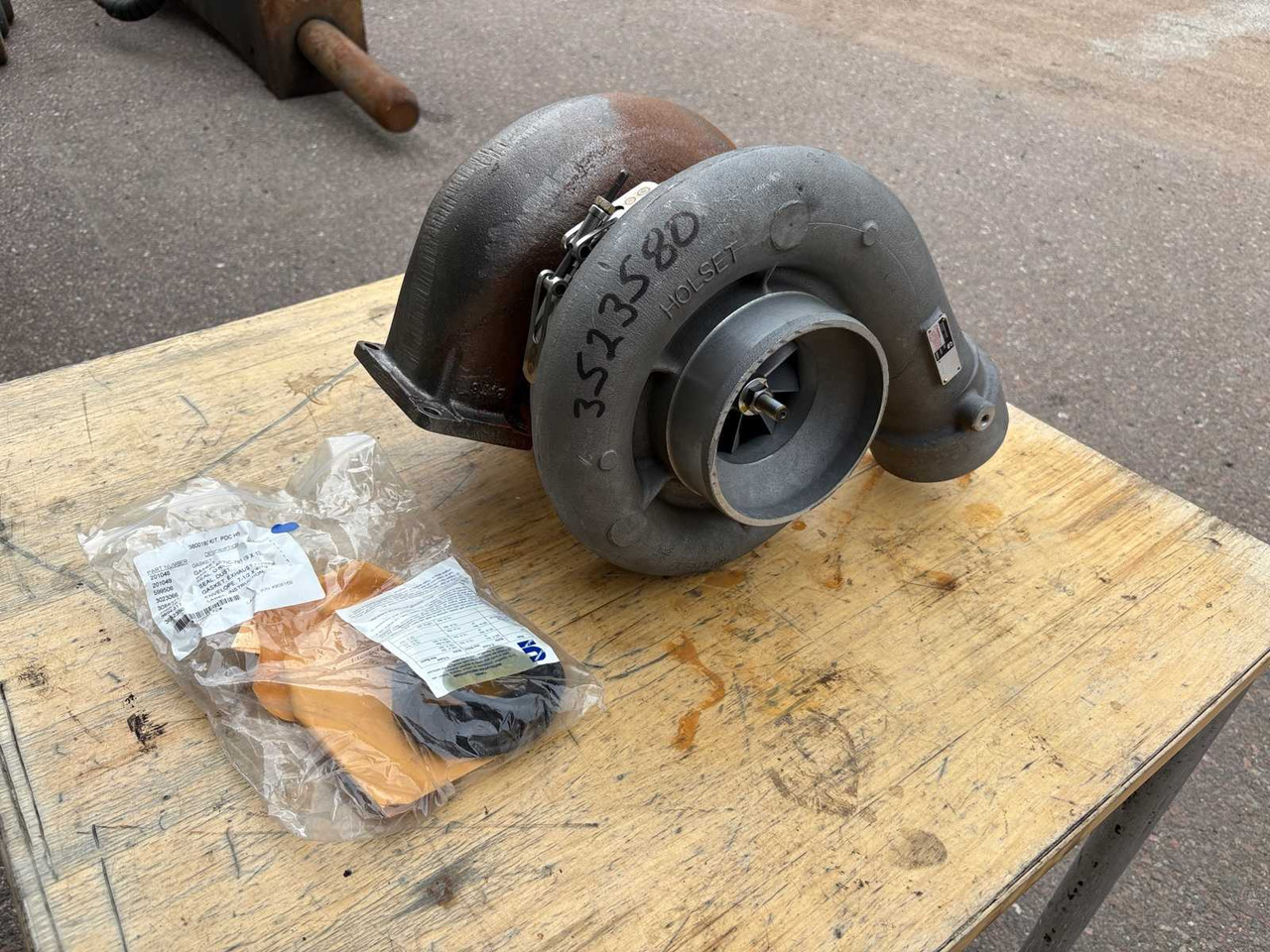 Industrial Turbo Holset HX80/HC5A - Turbo - Ehitusmasinad: pilt 1 Industrial Turbo Holset HX80/HC5A - Turbo - Ehitusmasinad: pilt 1