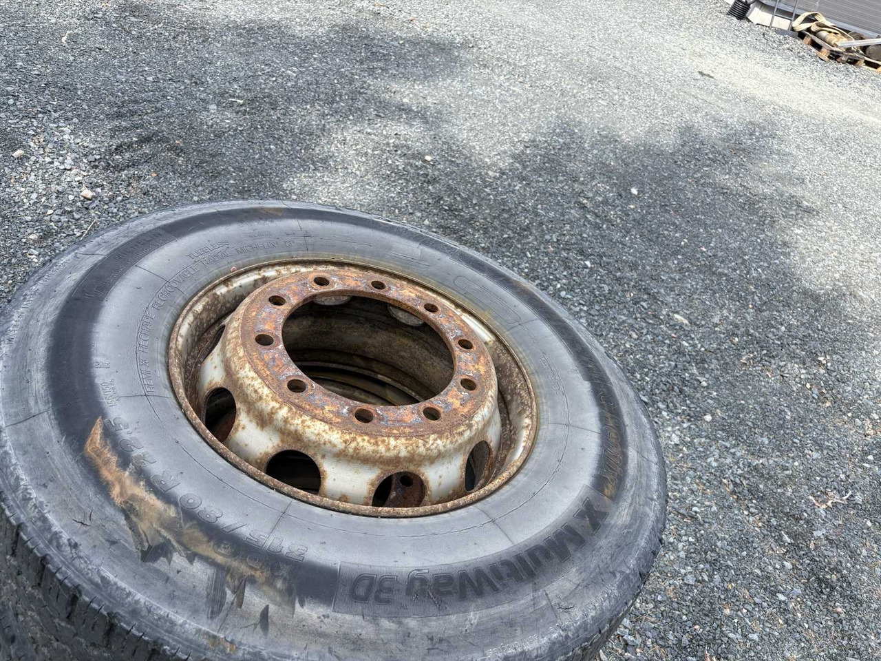 Michelin X multiway 30 truck tyres and rims 4 pcs - Rehv - Veoauto: pilt 5 Michelin X multiway 30 truck tyres and rims 4 pcs - Rehv - Veoauto: pilt 5