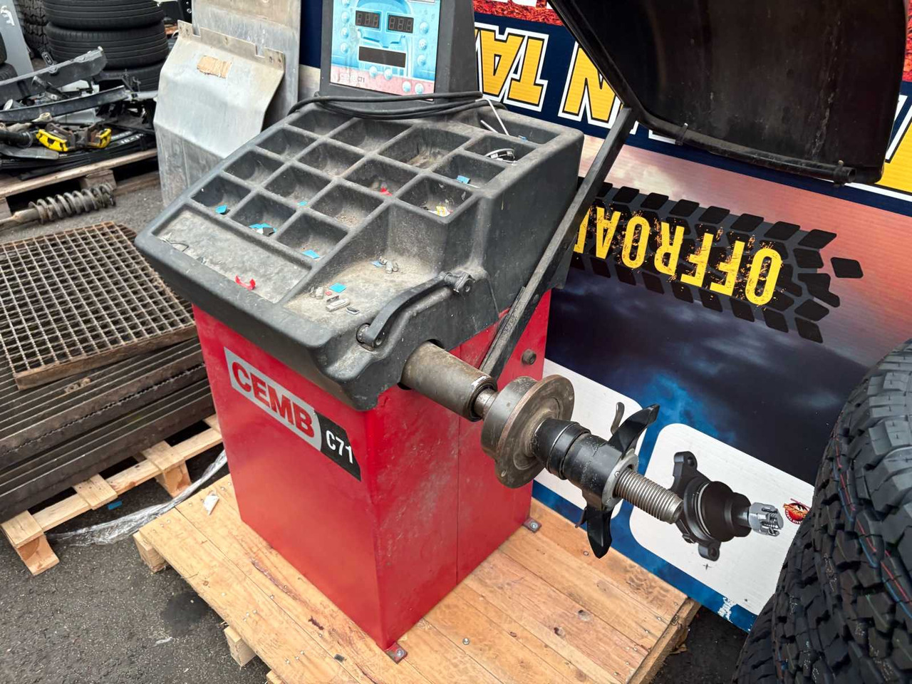 Tire Balancing Machine CEMB C71 - Muu seadmestik: pilt 2 Tire Balancing Machine CEMB C71 - Muu seadmestik: pilt 2