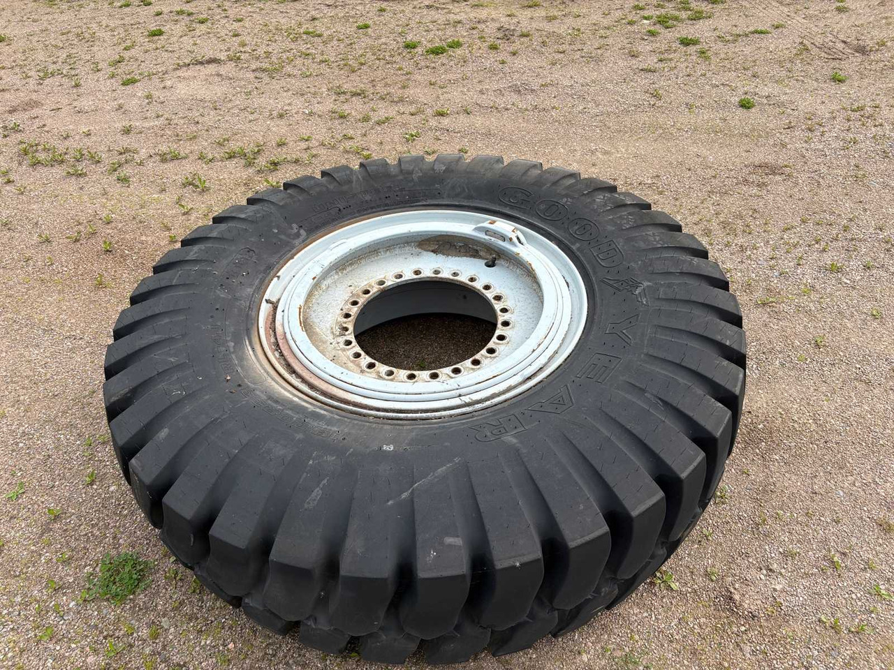 Tyre Goodyear 18.00 R33 1pc - Rehv: pilt 1 Tyre Goodyear 18.00 R33 1pc - Rehv: pilt 1