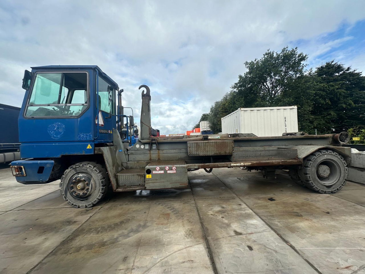 Terberg YT 180 VDL haakarm - Laotraktor: pilt 4 Terberg YT 180 VDL haakarm - Laotraktor: pilt 4