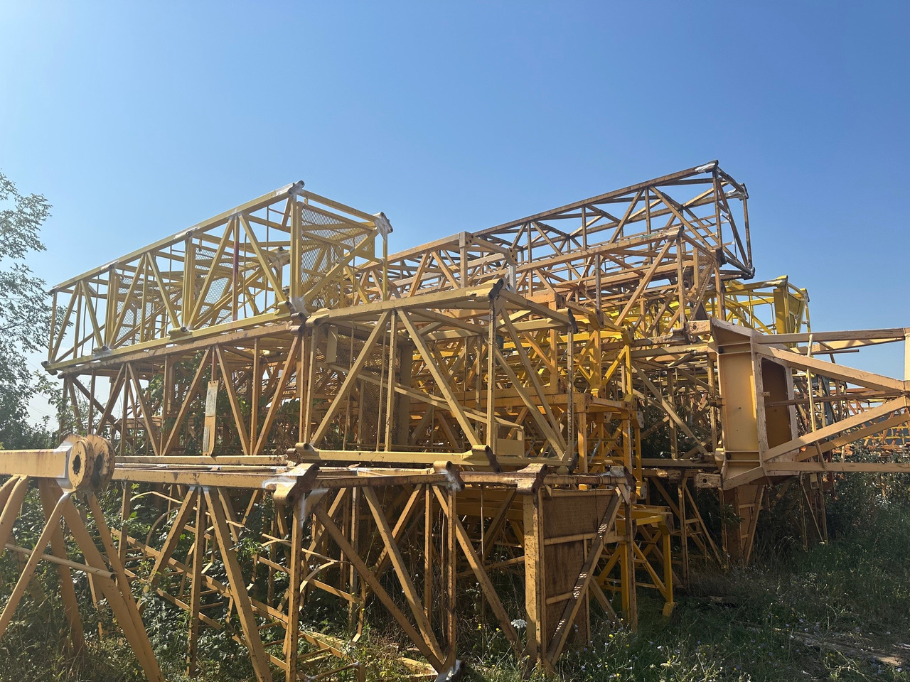 LIEBHERR 120 HC sections 1,8 m x 1,8 m & 256 HC 2,3 m x 2,3 m - Tornkraana: pilt 1 LIEBHERR 120 HC sections 1,8 m x 1,8 m & 256 HC 2,3 m x 2,3 m - Tornkraana: pilt 1