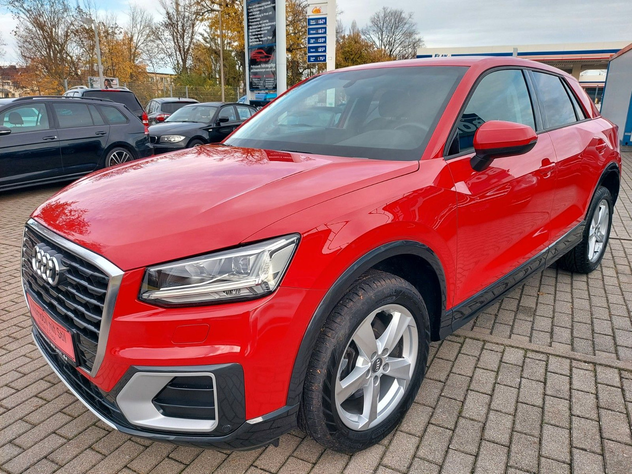 Audi Q2 40 TFSI quattro sport LED Leder Kamera AHK - Maastur: pilt 5 Audi Q2 40 TFSI quattro sport LED Leder Kamera AHK - Maastur: pilt 5