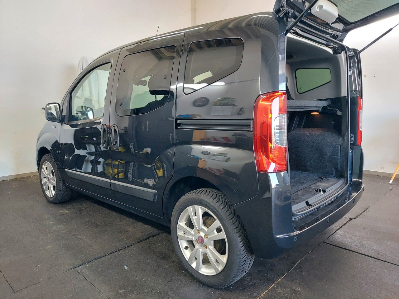 Fiat Qubo Pop 5 Sitze Klima Sitzheizung PDC - Mikrobuss: pilt 2 Fiat Qubo Pop 5 Sitze Klima Sitzheizung PDC - Mikrobuss: pilt 2