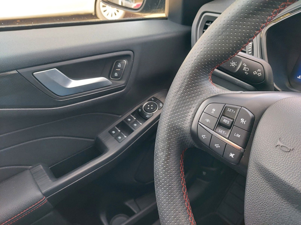 Maastur Ford Kuga Plug-In Hybrid ST-Line X ACC Assist 360°: pilt 14 Maastur Ford Kuga Plug-In Hybrid ST-Line X ACC Assist 360°: pilt 14