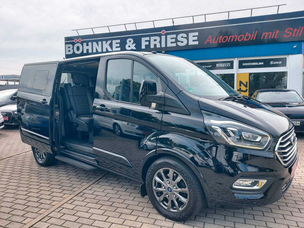 Ford Transit Tourneo Custom Kombi 310 L1 Titanium - Mikrobuss: pilt 1 Ford Transit Tourneo Custom Kombi 310 L1 Titanium - Mikrobuss: pilt 1