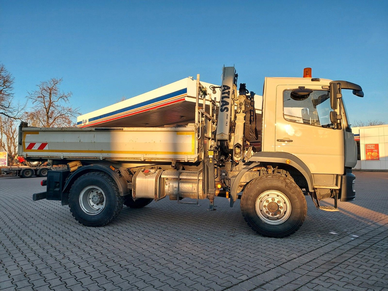 Mercedes-Benz Atego / 1324 MEILLER 4X4 KRAN ATLAS 116.3 Kipper - Kallurauto, Kraanaga veoauto: pilt 3 Mercedes-Benz Atego / 1324 MEILLER 4X4 KRAN ATLAS 116.3 Kipper - Kallurauto, Kraanaga veoauto: pilt 3