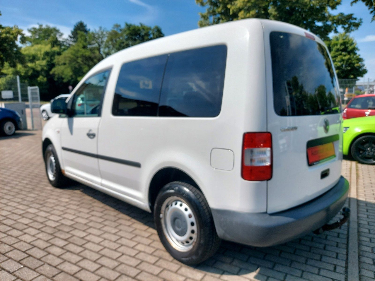 Volkswagen Caddy Kombi 1.9 Tdi Klima max. 5 Sitze AHK - Mikrobuss: pilt 5 Volkswagen Caddy Kombi 1.9 Tdi Klima max. 5 Sitze AHK - Mikrobuss: pilt 5