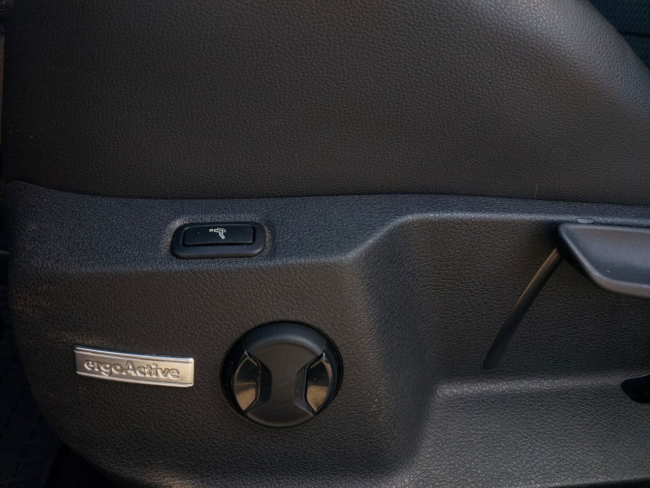 Sedaan Volkswagen Golf VII Lim. Highline Xenon Massage Leder: pilt 10