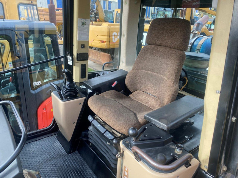 Caterpillar 953C NVT - Roomiklaadur: pilt 4 Caterpillar 953C NVT - Roomiklaadur: pilt 4