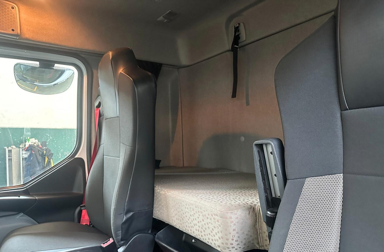 RENAULT MIDLIM D13.250 AUTOTELAIO CABINA LETTO EUR - Kabiinišassiiga veoauto: pilt 5 RENAULT MIDLIM D13.250 AUTOTELAIO CABINA LETTO EUR - Kabiinišassiiga veoauto: pilt 5