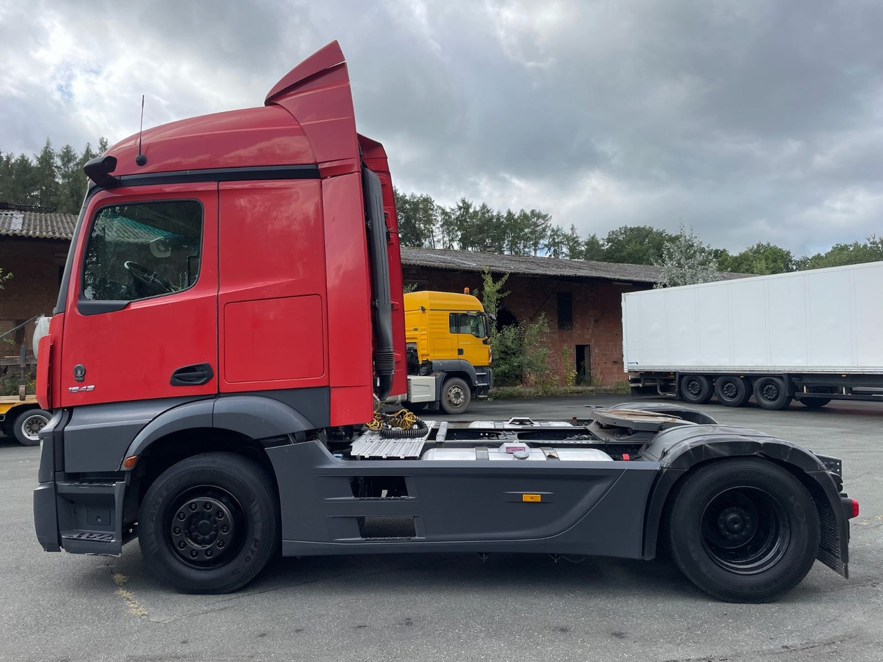 Mercedes-Benz Actros 1843/Retarder/Mirror Cam/Spoilers/MJ 2021 - Sadulveok: pilt 3 Mercedes-Benz Actros 1843/Retarder/Mirror Cam/Spoilers/MJ 2021 - Sadulveok: pilt 3