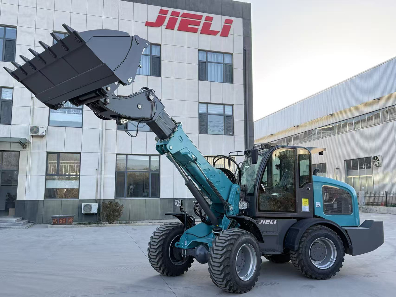 JIELI JL25T - Teleskooprataslaadur: pilt 1 JIELI JL25T - Teleskooprataslaadur: pilt 1