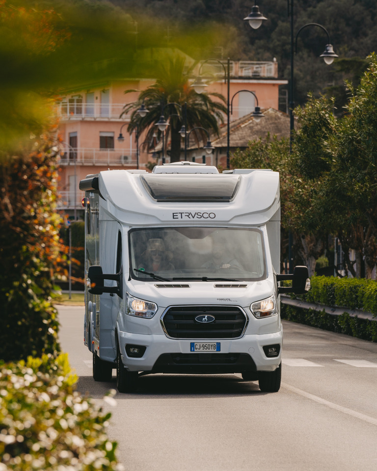 ETRUSCO Etrusco T 7.3 SF - Poolintegreeritud matkaauto: pilt 1 ETRUSCO Etrusco T 7.3 SF - Poolintegreeritud matkaauto: pilt 1