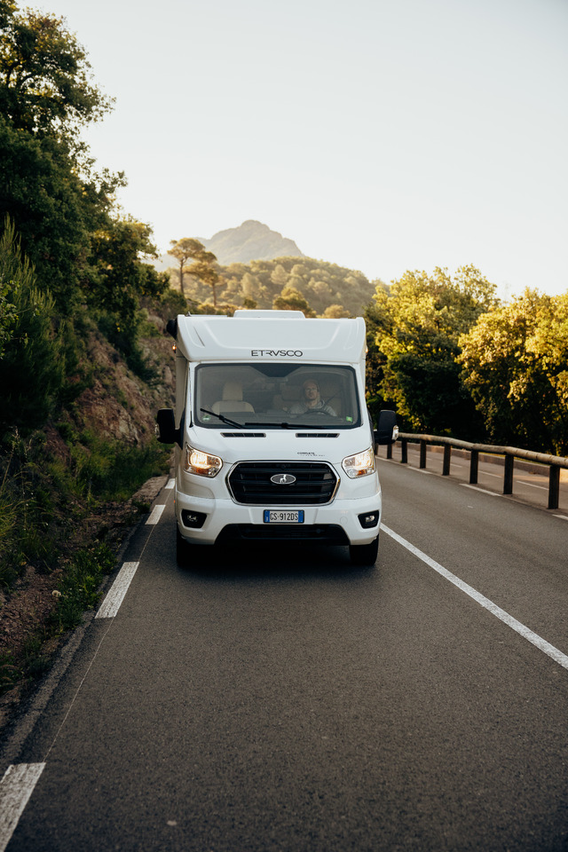 ETRUSCO Etrusco V 6.8 SCF - Matkaauto: pilt 1 ETRUSCO Etrusco V 6.8 SCF - Matkaauto: pilt 1