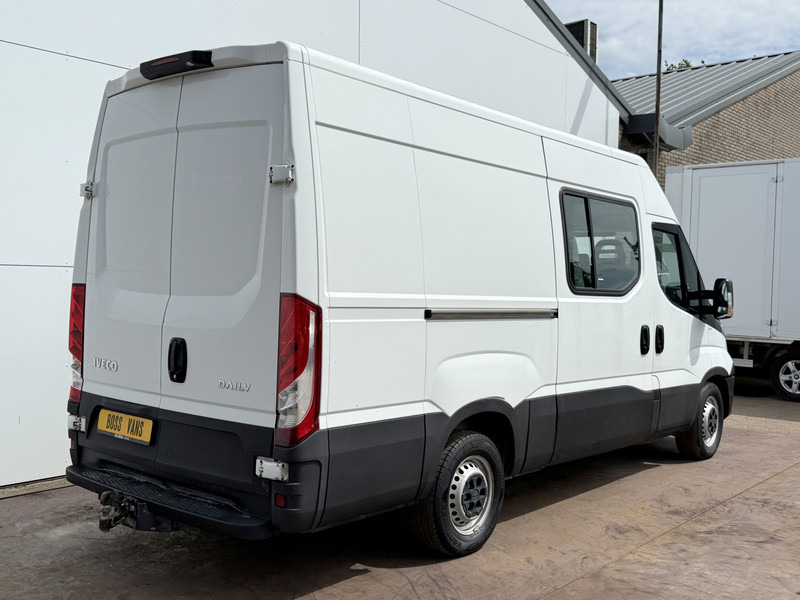 Iveco Daily 35S14 2.3 L2H2 Dubbele Cabine 7 Stoelen Airco Cruise Control Trekhaak 3.5t Lucht geveerde stoel - Kaubik, Meeskonnaauto: pilt 3 Iveco Daily 35S14 2.3 L2H2 Dubbele Cabine 7 Stoelen Airco Cruise Control Trekhaak 3.5t Lucht geveerde stoel - Kaubik, Meeskonnaauto: pilt 3