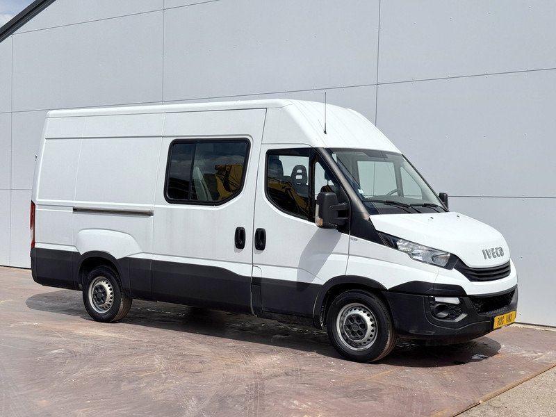 Iveco Daily 35S14 2.3 L2H2 Dubbele Cabine 7 Stoelen Airco Cruise Control Trekhaak 3.5t Lucht geveerde stoel - Kaubik, Meeskonnaauto: pilt 4 Iveco Daily 35S14 2.3 L2H2 Dubbele Cabine 7 Stoelen Airco Cruise Control Trekhaak 3.5t Lucht geveerde stoel - Kaubik, Meeskonnaauto: pilt 4