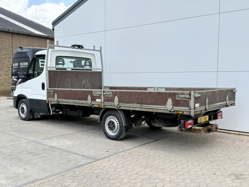 Iveco Daily 35S14 2.3 L3H1 Airco Cruise Control Standkachel Trekhaak Open Laadbak Pritische Lucht geveerde stoel - Madelauto: pilt 2 Iveco Daily 35S14 2.3 L3H1 Airco Cruise Control Standkachel Trekhaak Open Laadbak Pritische Lucht geveerde stoel - Madelauto: pilt 2