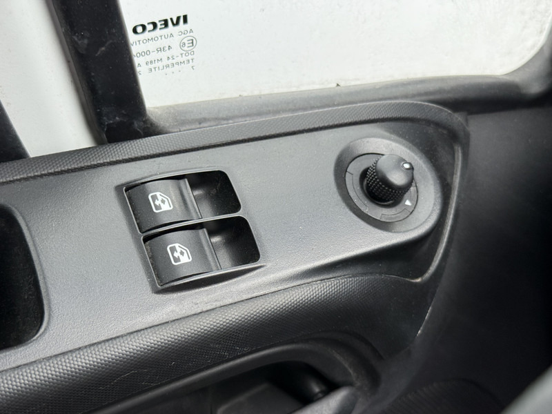 Iveco Daily 35S16 2.3 Bakwagen met achterdeur 3,5t Trekhaak Meubelbak Koffer Airco Cruise Control Camera liising Iveco Daily 35S16 2.3 Bakwagen met achterdeur 3,5t Trekhaak Meubelbak Koffer Airco Cruise Control Camera: pilt 18
