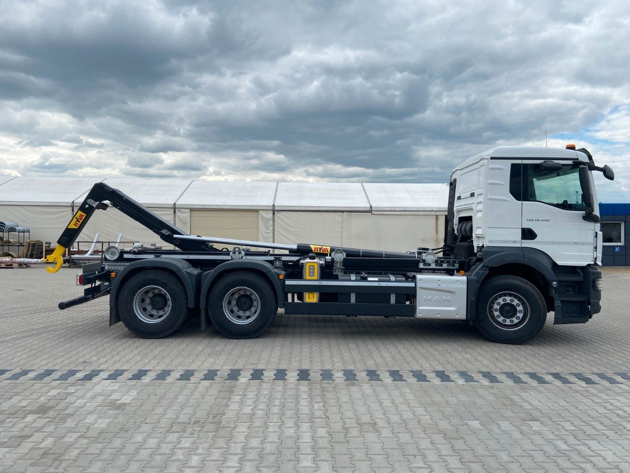 MAN TGS 26.440 6x4 Abrollkipper HYVA 20-60-S - Konkstõstukiga veoauto: pilt 4 MAN TGS 26.440 6x4 Abrollkipper HYVA 20-60-S - Konkstõstukiga veoauto: pilt 4
