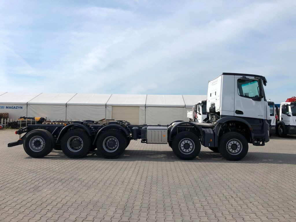 Mercedes-Benz AROCS 4451 10x4 - Kabiinišassiiga veoauto: pilt 4 Mercedes-Benz AROCS 4451 10x4 - Kabiinišassiiga veoauto: pilt 4