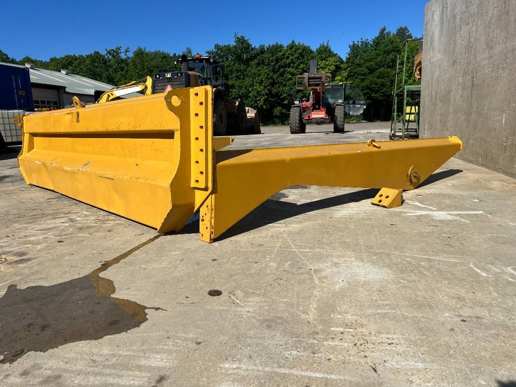 CAT 735 - Pealisehitus ja välispind - Ehitusmasinad: pilt 3 CAT 735 - Pealisehitus ja välispind - Ehitusmasinad: pilt 3