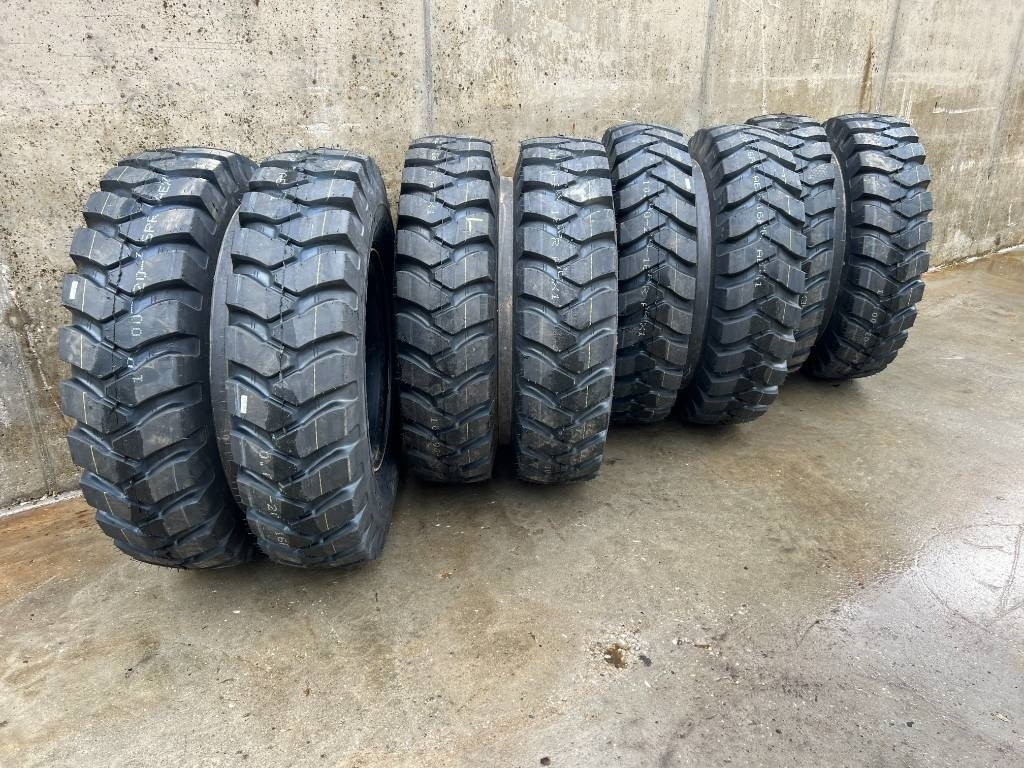 Kuhmo 1000 X 20 16PR tyres fitted on rim NEW - Rehv - Ehitusmasinad: pilt 3 Kuhmo 1000 X 20 16PR tyres fitted on rim NEW - Rehv - Ehitusmasinad: pilt 3