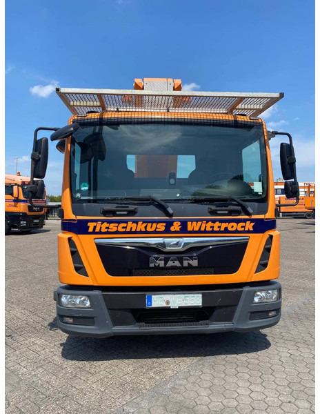Palfinger P 300 - Veoautolt tõusev platvorm: pilt 2 Palfinger P 300 - Veoautolt tõusev platvorm: pilt 2