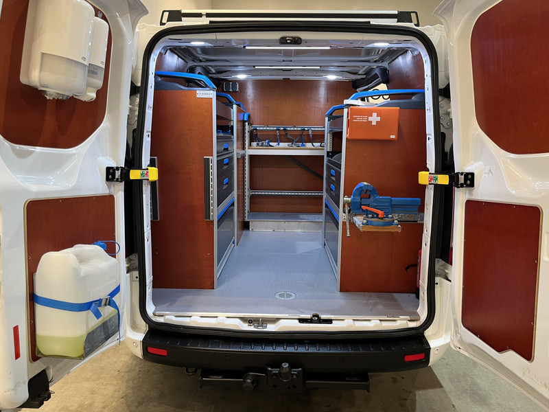 Ford Transit Custom 340 2.0 TDCI L1H1 Trend 130 PK Servicebus / Sortimo Inrichting / Euro 6 / Schuifdeur L + R / 220V. / Airco / Cruise Control / PDC / CarPlay / Trekhaak / Navigatie / 79.500 KM !! - Väike kaubik: pilt 4 Ford Transit Custom 340 2.0 TDCI L1H1 Trend 130 PK Servicebus / Sortimo Inrichting / Euro 6 / Schuifdeur L + R / 220V. / Airco / Cruise Control / PDC / CarPlay / Trekhaak / Navigatie / 79.500 KM !! - Väike kaubik: pilt 4
