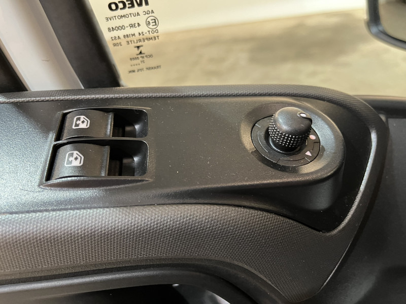 Tarbesõiduk furgoon Iveco Daily 35S18 3.0 BE Clixtar Automaat Bakwagen met Laadklep / Laadvermogen 3.060 KG / Euro 6 / Luchtvering / Airco / Camera / CarPlay / Cruise Control /: pilt 17