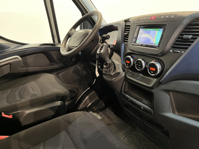 Iveco Daily 35S18D 3.0 375 Automaat Open Laadbak / Hiab Kraan / Euro 6 / Trekhaak 3500 KG / Airco / Camera / Navigatie / 3-Zits / 67.000 KM !! - Madelauto: pilt 3 Iveco Daily 35S18D 3.0 375 Automaat Open Laadbak / Hiab Kraan / Euro 6 / Trekhaak 3500 KG / Airco / Camera / Navigatie / 3-Zits / 67.000 KM !! - Madelauto: pilt 3