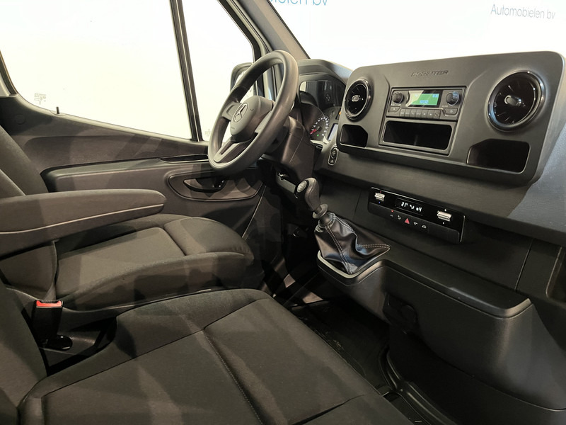 Mercedes-Benz Sprinter 315 CDI L2 RWD DC Dubbel Cabine Open Laadbak / Euro 6 / Trekhaak 3500 KG / Airco / 10.900 KM !! / BPM VRIJ !! - Madelauto, Meeskonnaauto: pilt 3 Mercedes-Benz Sprinter 315 CDI L2 RWD DC Dubbel Cabine Open Laadbak / Euro 6 / Trekhaak 3500 KG / Airco / 10.900 KM !! / BPM VRIJ !! - Madelauto, Meeskonnaauto: pilt 3