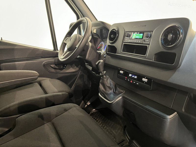 Mercedes-Benz Sprinter 315 CDI L2 RWD DC Dubbel Cabine Open Laadbak / Euro 6 / Trekhaak 3500 KG / Airco / 12.000 KM !! / BPM VRIJ !! - Madelauto, Meeskonnaauto: pilt 3 Mercedes-Benz Sprinter 315 CDI L2 RWD DC Dubbel Cabine Open Laadbak / Euro 6 / Trekhaak 3500 KG / Airco / 12.000 KM !! / BPM VRIJ !! - Madelauto, Meeskonnaauto: pilt 3