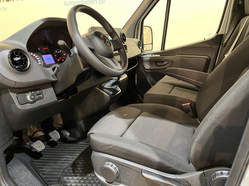Mercedes-Benz Sprinter 315 CDI L2 RWD DC Dubbel Cabine Open Laadbak / Euro 6 / Trekhaak 3500 KG / Airco / DC 7 Pers. 650 KM !! / BPM VRIJ !! - Madelauto, Meeskonnaauto: pilt 5 Mercedes-Benz Sprinter 315 CDI L2 RWD DC Dubbel Cabine Open Laadbak / Euro 6 / Trekhaak 3500 KG / Airco / DC 7 Pers. 650 KM !! / BPM VRIJ !! - Madelauto, Meeskonnaauto: pilt 5