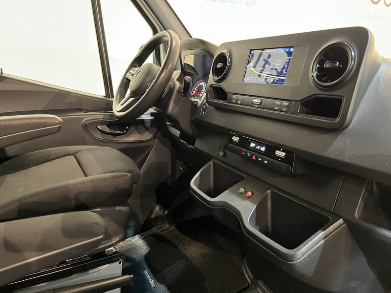 Mercedes-Benz Sprinter 315 CDI L2H2 Automaat / Euro 6 / Trekhaak 3500 KG / Airco / Cruise Control / CarPlay / Camera / Navigatie / BPM VRIJ !! - Kaubik: pilt 3 Mercedes-Benz Sprinter 315 CDI L2H2 Automaat / Euro 6 / Trekhaak 3500 KG / Airco / Cruise Control / CarPlay / Camera / Navigatie / BPM VRIJ !! - Kaubik: pilt 3