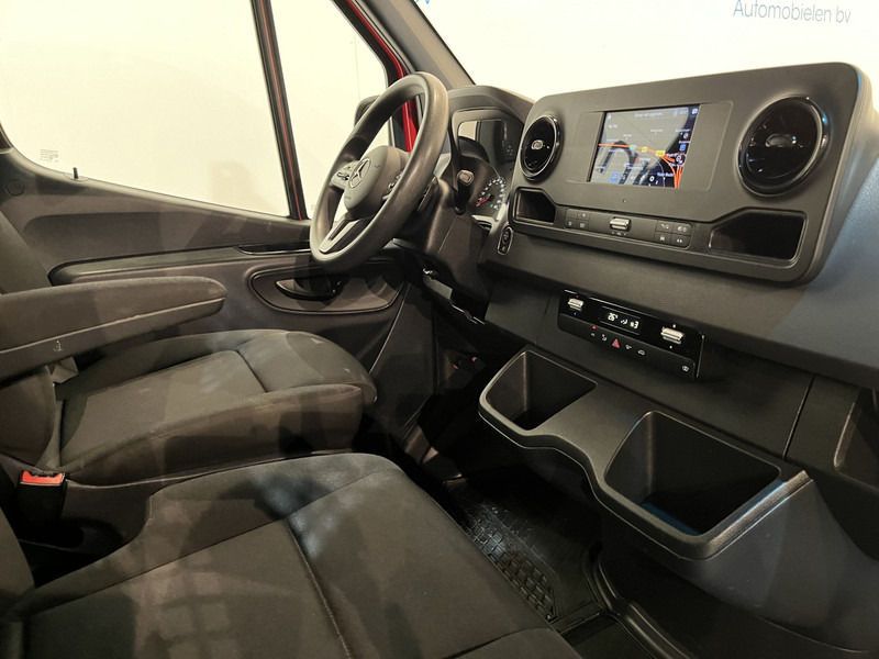 Mercedes-Benz Sprinter 317 CDI L2 RWD Automaat Open Laadbak / Euro 6 / Trekhaak 3500 KG / Airco / Cruise Control / CarPlay / Navigatie / 64.150 KM !! / BPM VRIJ !! - Madelauto: pilt 3 Mercedes-Benz Sprinter 317 CDI L2 RWD Automaat Open Laadbak / Euro 6 / Trekhaak 3500 KG / Airco / Cruise Control / CarPlay / Navigatie / 64.150 KM !! / BPM VRIJ !! - Madelauto: pilt 3