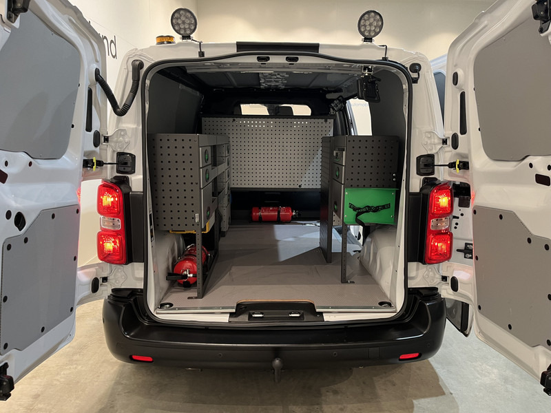 Peugeot e-Expert EV L2 75 kWh Servicebus / Inrichting / 100% Elektrisch / Airco / 220V. / Trekhaak / Camera / Cruise Control / Navigatie / CarPlay / 3-Zits 13.000 KM !! - Väike kaubik, Elektrikaubik: pilt 4 Peugeot e-Expert EV L2 75 kWh Servicebus / Inrichting / 100% Elektrisch / Airco / 220V. / Trekhaak / Camera / Cruise Control / Navigatie / CarPlay / 3-Zits 13.000 KM !! - Väike kaubik, Elektrikaubik: pilt 4